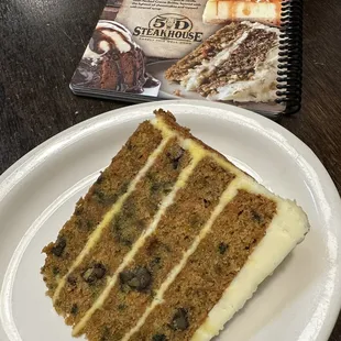 Carrot Cakes looks nothing like the menu picture... picture looks homemade, what is served doesn't taste homemade.