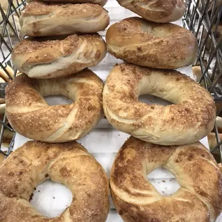 Single Bagel with Cinnamon Ring