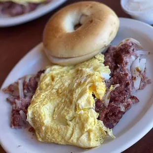 Corned beef hash with a bagel