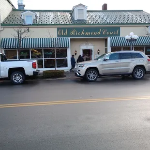 The outside of 5th Street Coffee and Bagels, located in the Old Richmond Court.