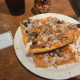 Trivia and St. Louis style pizza...sausage, black olive and onion