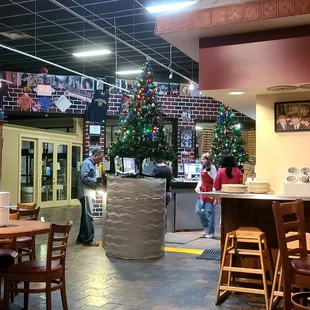 Christmas is coming at 5th street. Great St. Louis style pizza
