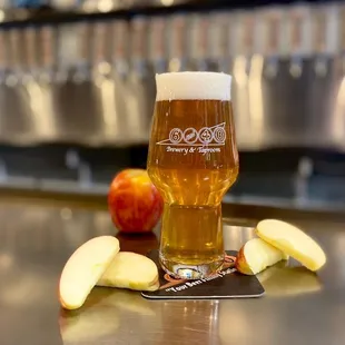 a glass of beer and apple slices