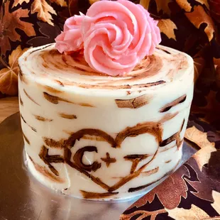 Vanilla cake with delicious raspberry filling and covered in smooth vanilla buttercream.