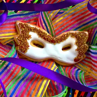 Madri Gras mask sugar cookie.