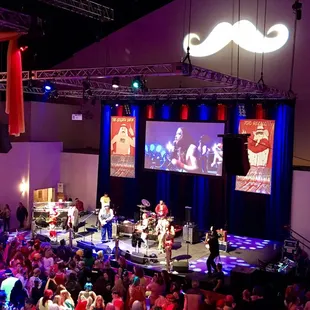 Great band! I think it was John Sketch?