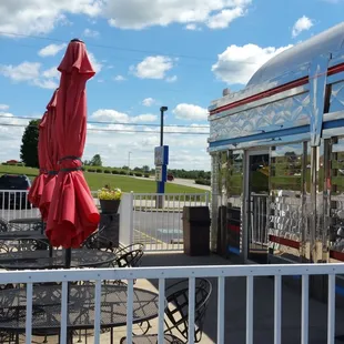  view of the outside seating area