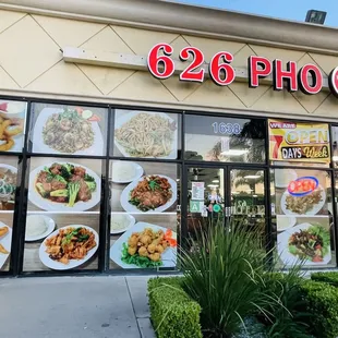 outside, ramen and noodles