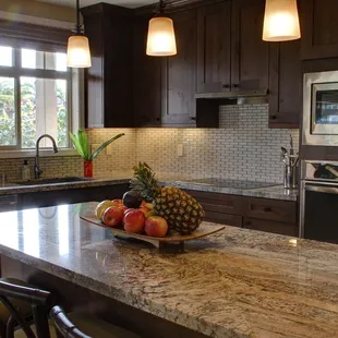 661 House Cleaners make your home sparkle! Our teams help to give you your time back. Enjoy your weekend relaxing in your clean house.