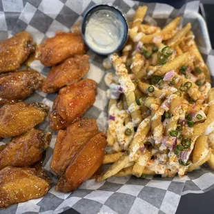 Signature combo, pound of wings/loaded fries and a soft drink