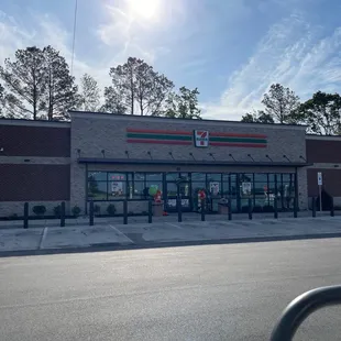 the outside of a restaurant