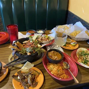 Molcajete De Carne, 7 Leguas Ceviche, and Texas margarita.....in the words of my Tio &quot;Nombreeeee&quot;.