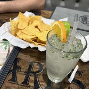 Mojito and chips
