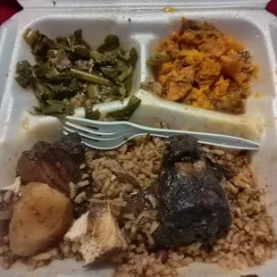 Garbage ass stew chicken shit was dry I threw it in the trash then they had the nerve to charge 20 bucks