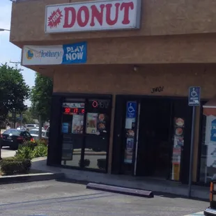 7 Star Donut, used to be Donut Deli. Most menu items stayed the same.