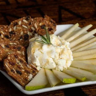 a plate of fruit and crackers