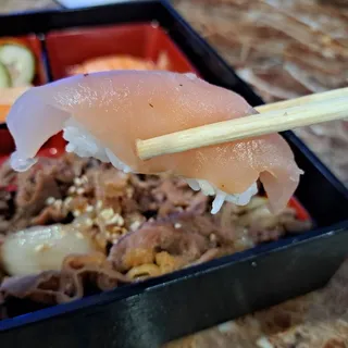 Shiro Maguro Nigiri 2 Pieces