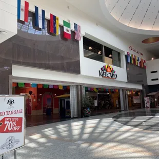 Mercado entry near bath and body works