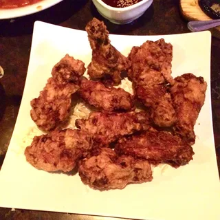 Fried Chicken Wings with Spicy Sauce