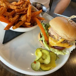 Hamburger and sweet fries