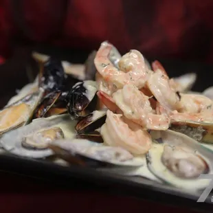 Delicious Seafood Platter filled with Shrimp, Mussels, and more! Topped with a Creamy White sauce unlike any other.