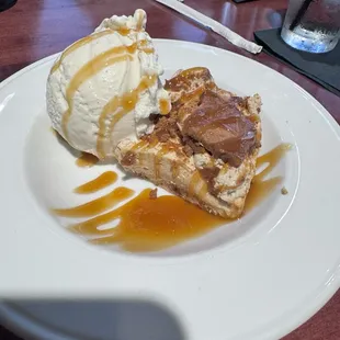 Biscoff brownie dessert with ice cream