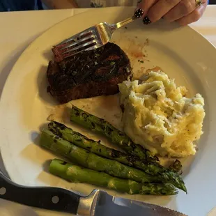 10 oz. Bison Filet with asparagus