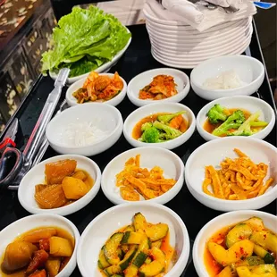 6 varieties of ban chan (side dishes)