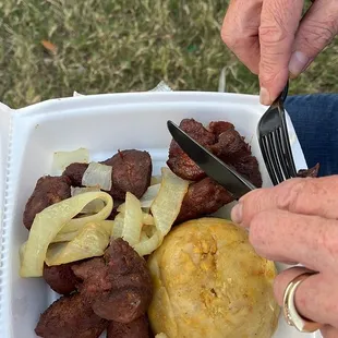 Mofongo de plátano &amp; yuca con carne frita