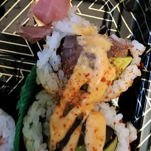 Tuna looks old. Look at the tuna in the roll, color of tuna is brown. For ref. This was a to go order.