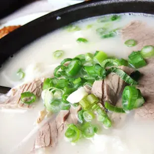 Seolleongtang (ox bone soup)