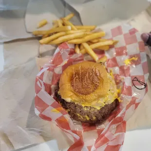 Cheeseburger &amp; Fries