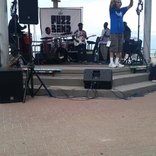 The Fuzz Band setting up