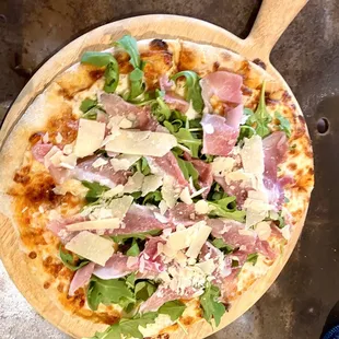 Prosciutto Crudo and Arugula Pizza