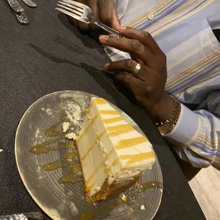 Carmel glazed cheesecake