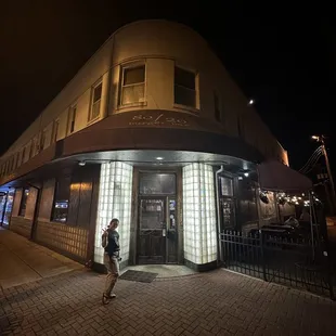 Front of restauranr