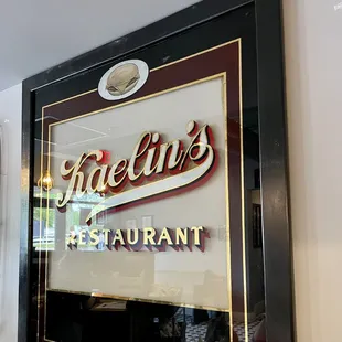 the sign for the restaurant