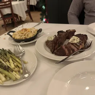 Porterhouse 30oz*