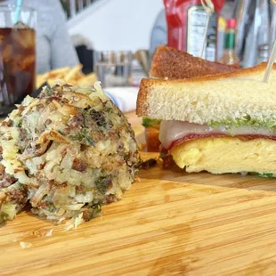8 th Street Sandwich Brunch added bacon with hash