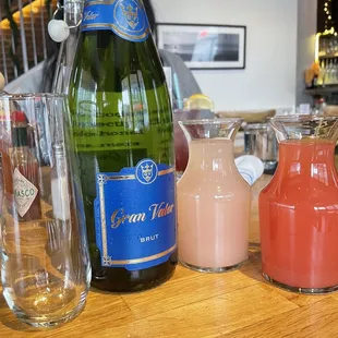 Bottomless mimosas ($20/person)