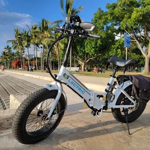 Easy to ride step-thru fat tire E-Bike is perfect for getting to Diamond Head, Manoa Falls and more!