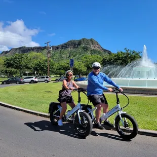 On the way to Diamond Head!