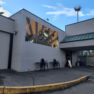 Nice Hawaiian joint right off the highway. Really good eats