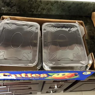 6 pans of yum fit neatly in a box!