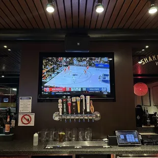 Bar and televisión