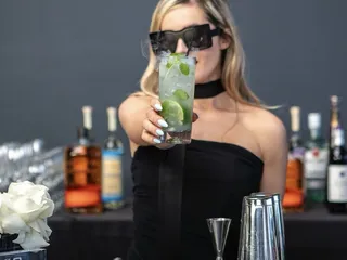 Salute Bar Events