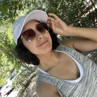 Elvia D.
