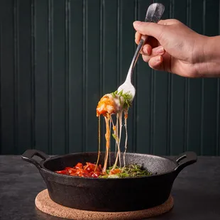 DAKGALBI KIMCHI-BAP 
 Cheese PULL!