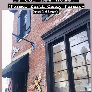 a brick building with a bee on it