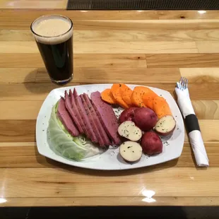 Corned beef and cabbage on St Pattys Day!!